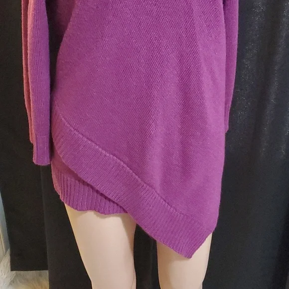 Size M asymmetrical sweater by design history - Picture 3 of 6